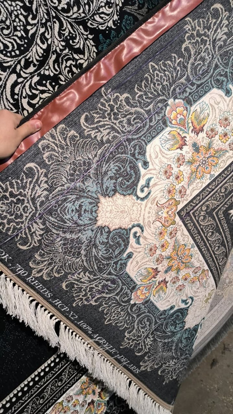 نمای پشت فرش دلاریس