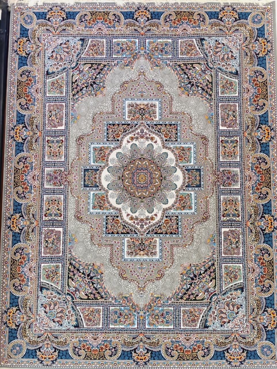 فرش 700 شانه آکریلیک طرح حوض نقره