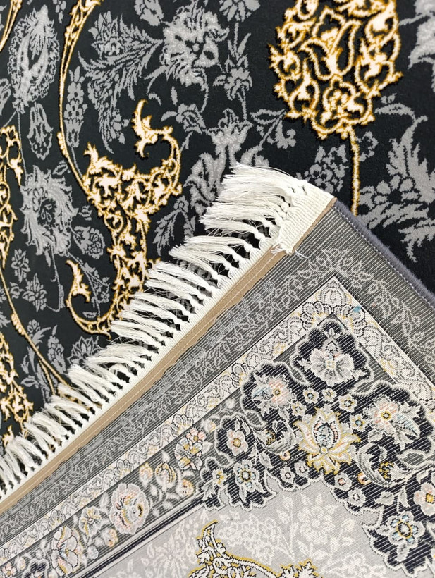 نمای پشت فرش تخت طاووس