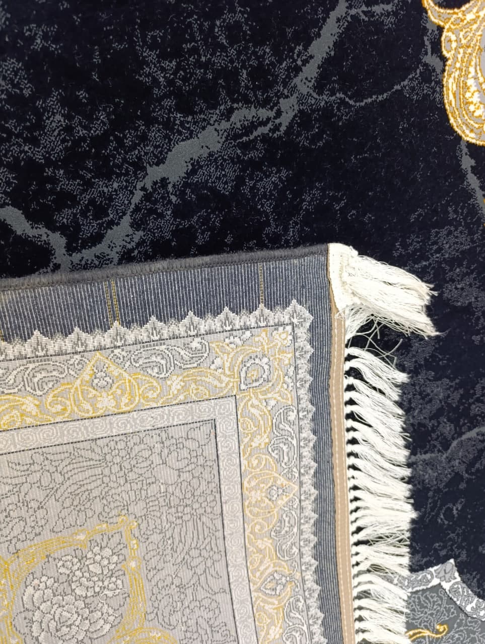 نمای پشت فرش نسیم کویر