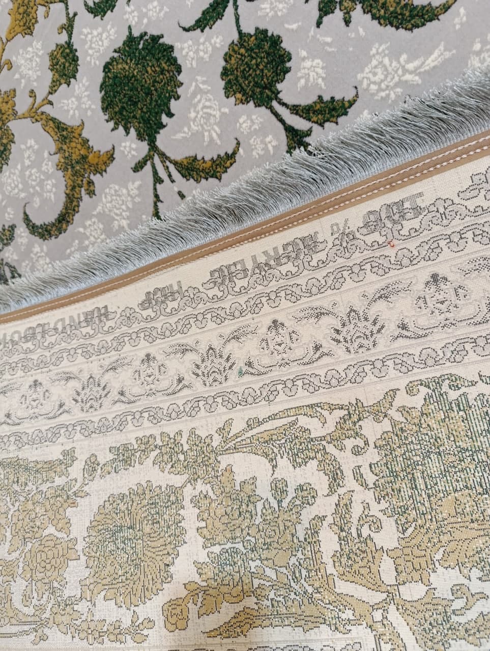 نمای پشت فرش