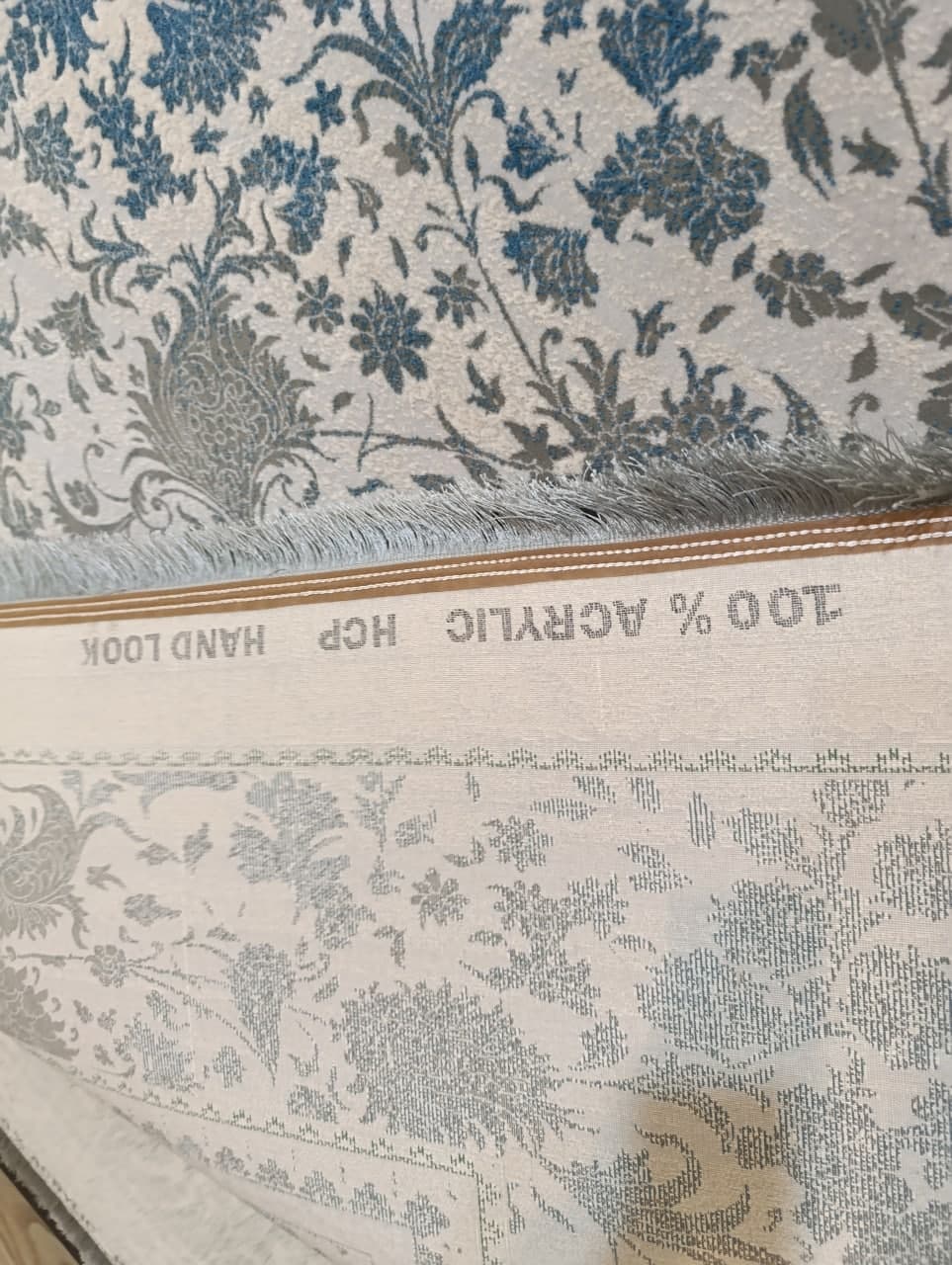 نمای پشت فرش