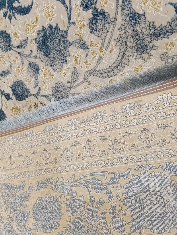 نمای پشت فرش