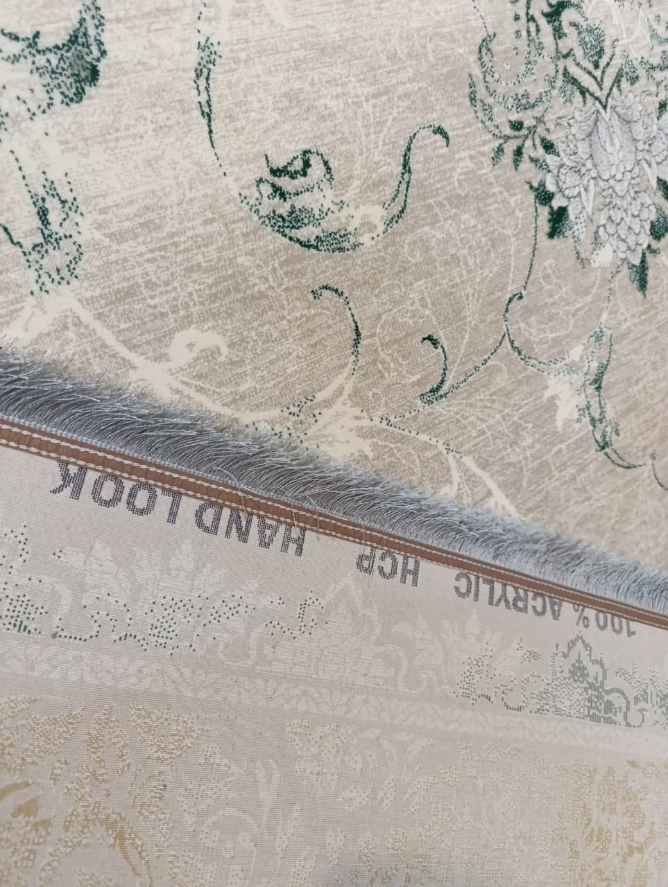 نمای پشت فرش