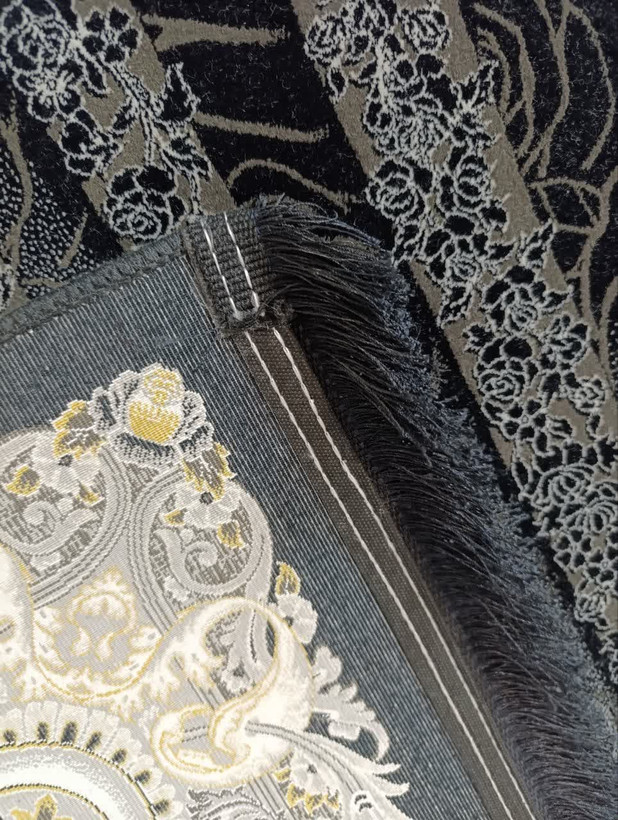 نمای پشت فرش خلیفه