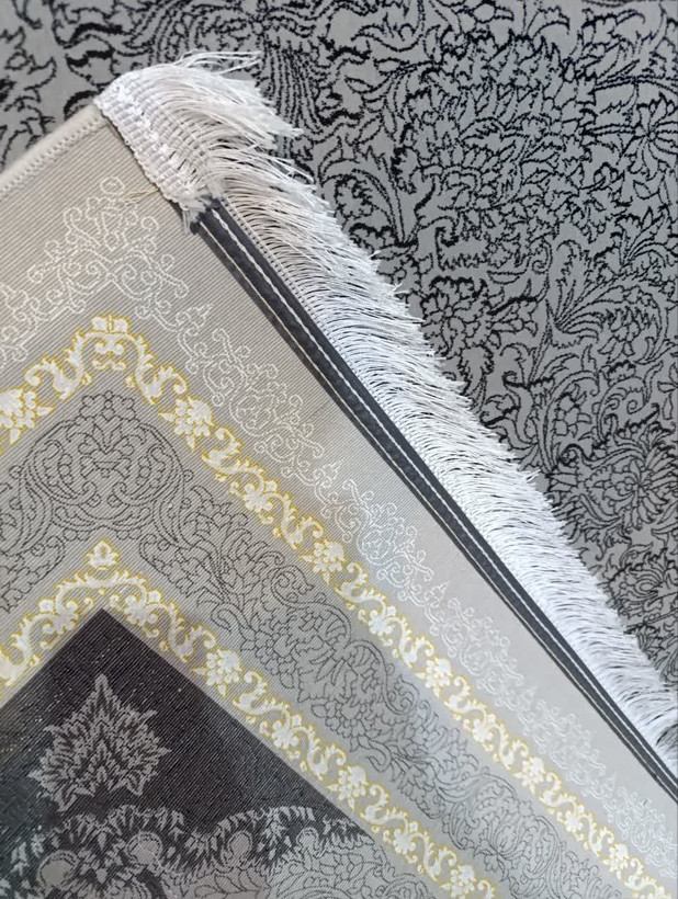 نمای پشت فرش خاتون