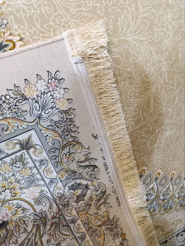 نمای پشت فرش رزلند