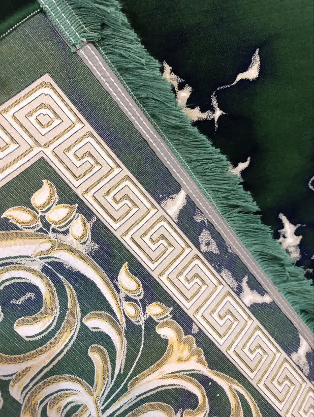 نمای پشت فرش فرانسوی