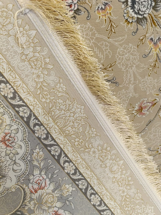 نمای پشت فرش رز